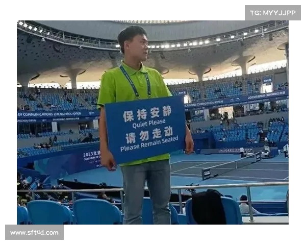 网球赛志愿者：热情服务与精彩赛事共舞